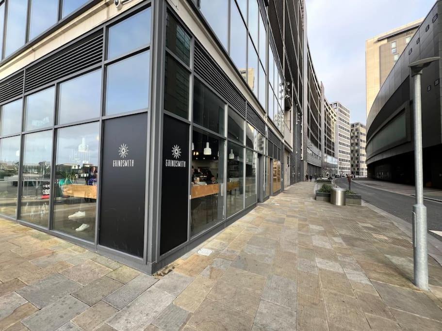 Spacious 2 Bedroom Flat Stunning Waterside View Manchester Ngoại thất bức ảnh