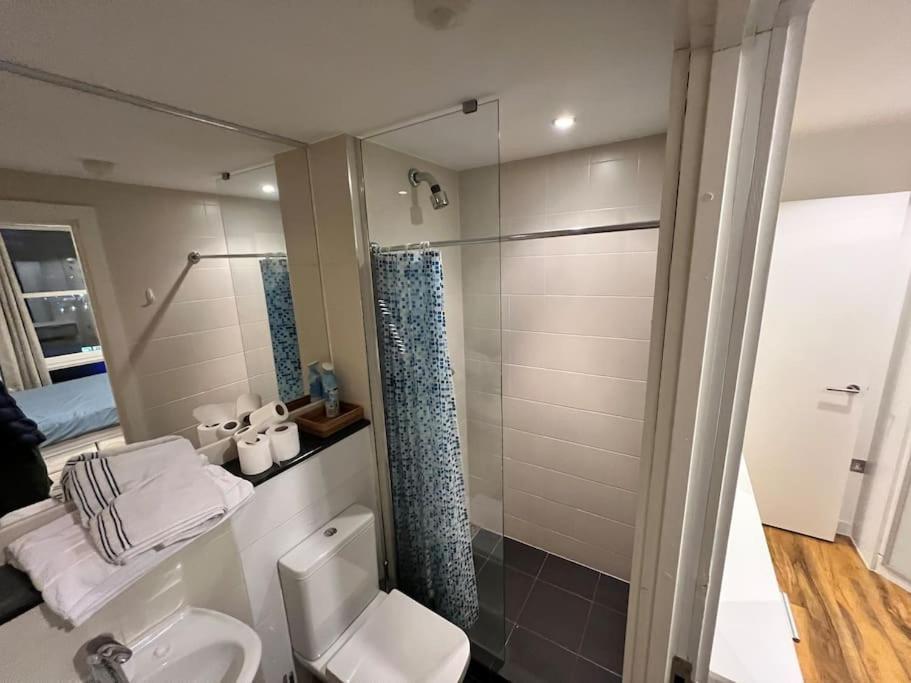 Spacious 2 Bedroom Flat Stunning Waterside View Manchester Ngoại thất bức ảnh
