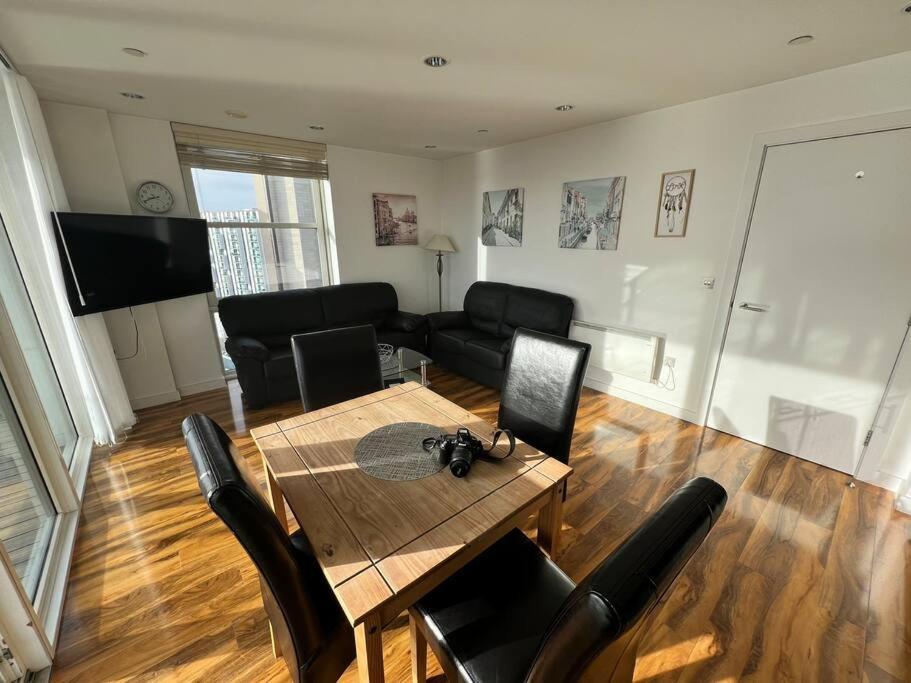 Spacious 2 Bedroom Flat Stunning Waterside View Manchester Ngoại thất bức ảnh