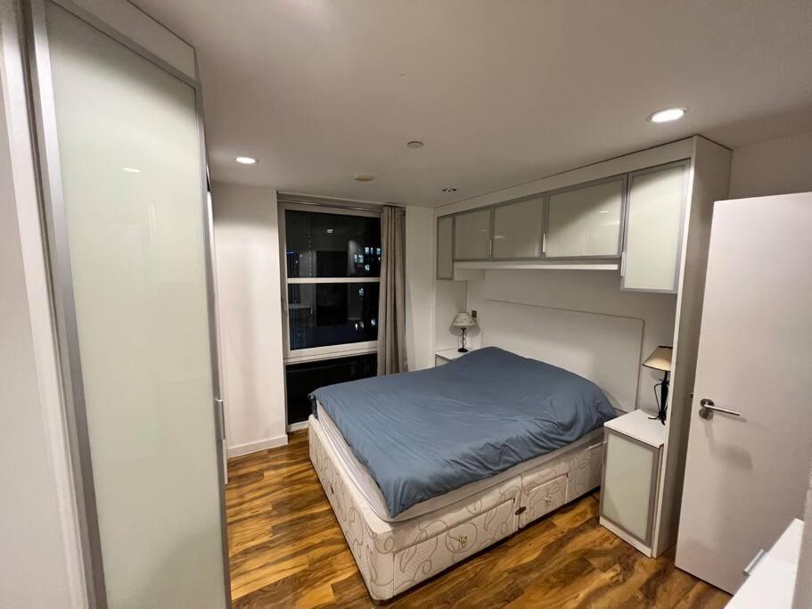 Spacious 2 Bedroom Flat Stunning Waterside View Manchester Ngoại thất bức ảnh